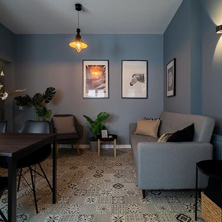Chic Black & White 2Br Retreat On Dambovitei 布加勒斯特 外观 照片