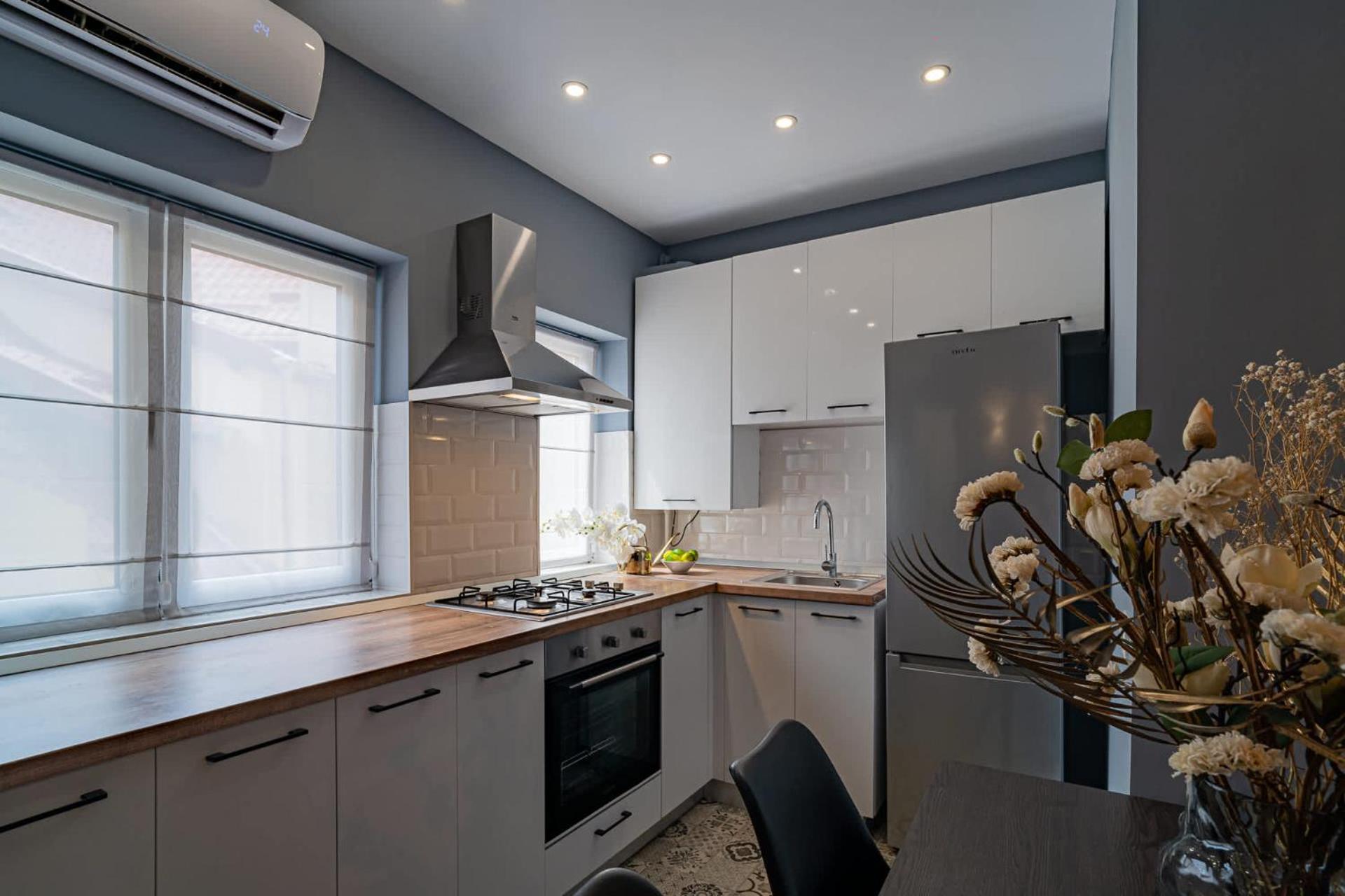 Chic Black & White 2Br Retreat On Dambovitei 布加勒斯特 外观 照片